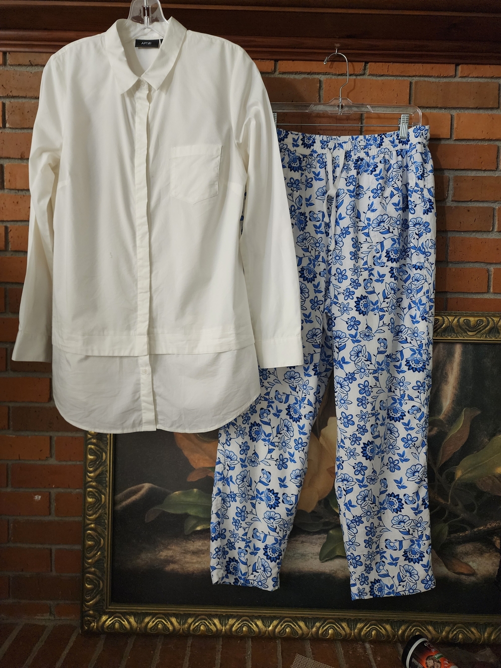 Set. Apt. 9 White Top with Blue Floral Print Kim Rogers Linen Pants Set Mediums